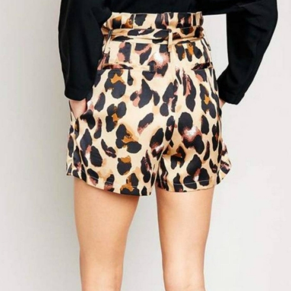 Silky Leopard Print High-Waisted Shorts - Picture 5 of 9